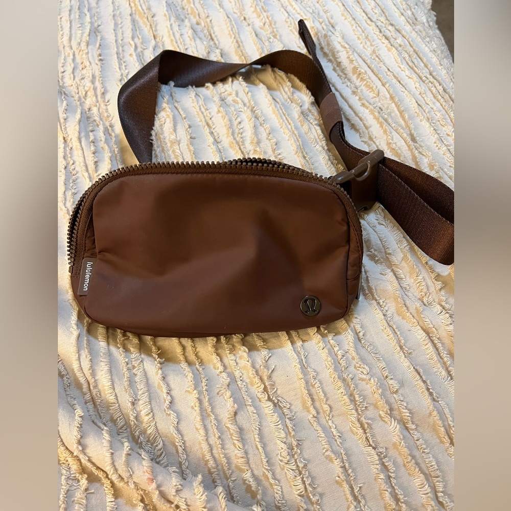 Authentic LuLu Lemon Everywhere belt bag . Excellent condition.